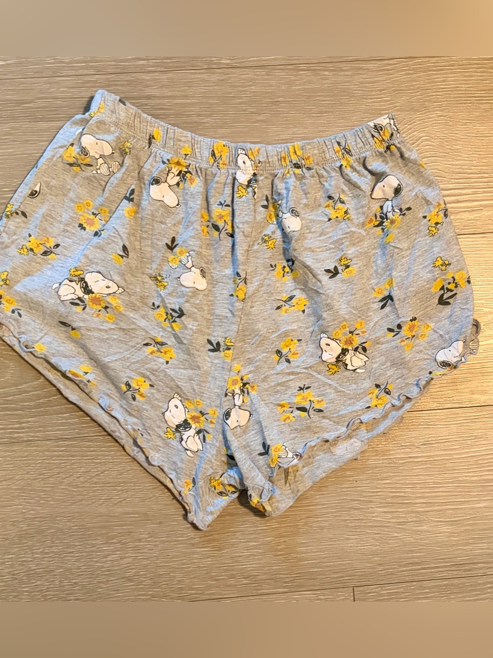 Snoopy Ruffle Lounge Shorts - Picture 2 of 10
